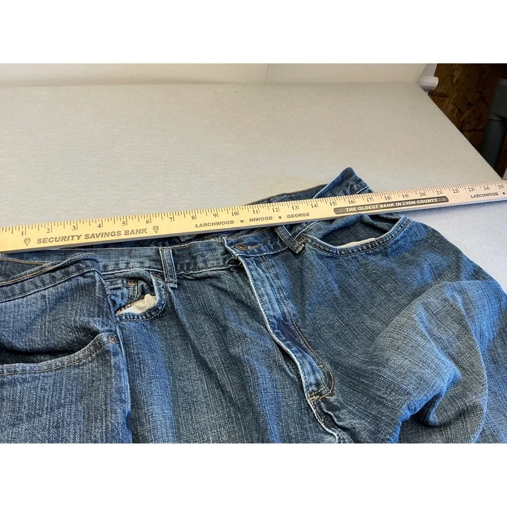 Pair Wrangler Jeans Co Mens Straight‎ Leg Denim Blue Wash Pants Casual Everyday